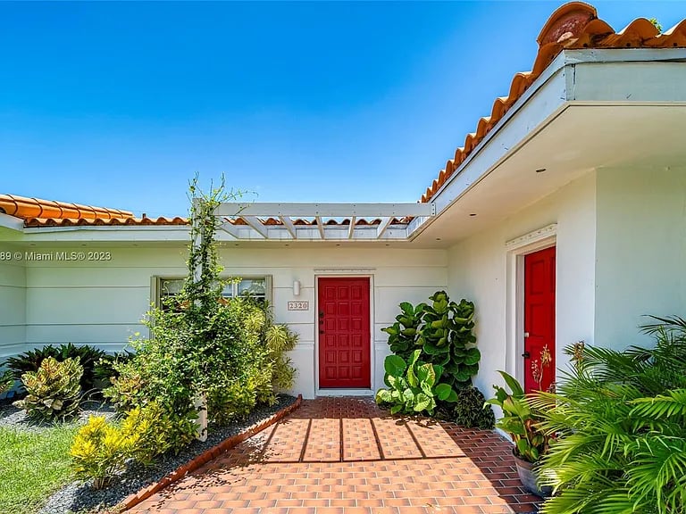 32 California Ave