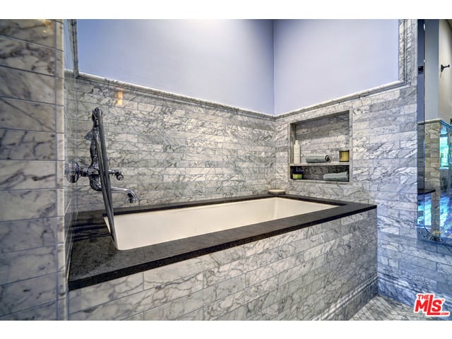 851 N Kings Rd #303