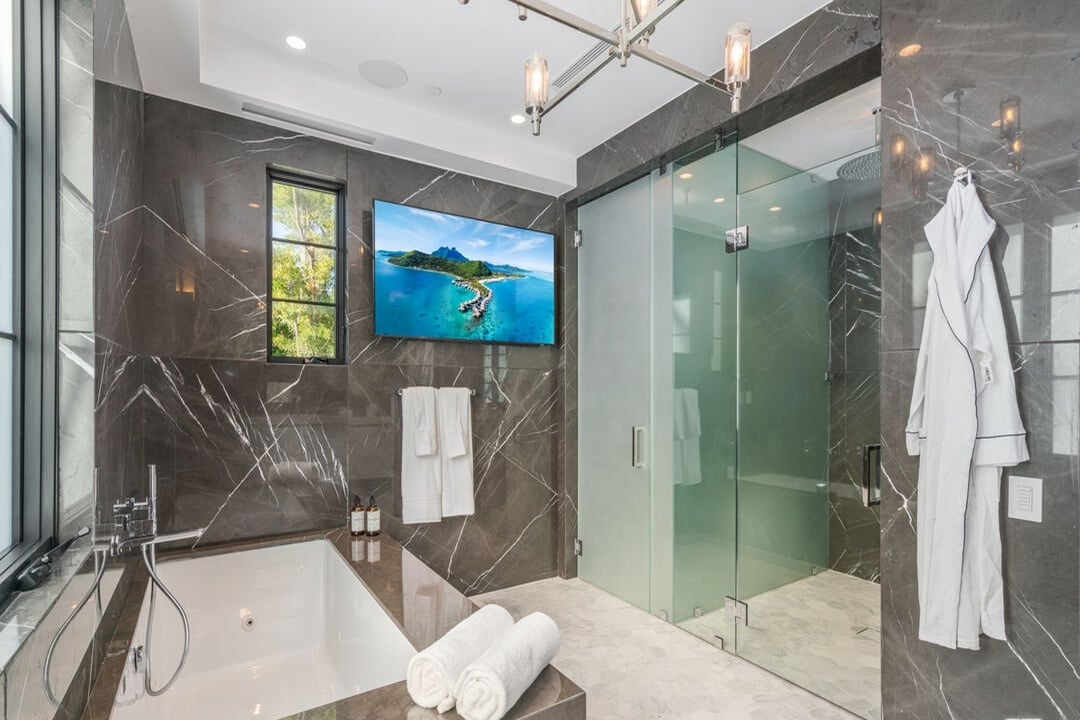 Silverreach Pavilion, N Hillcrest Rd, 90210