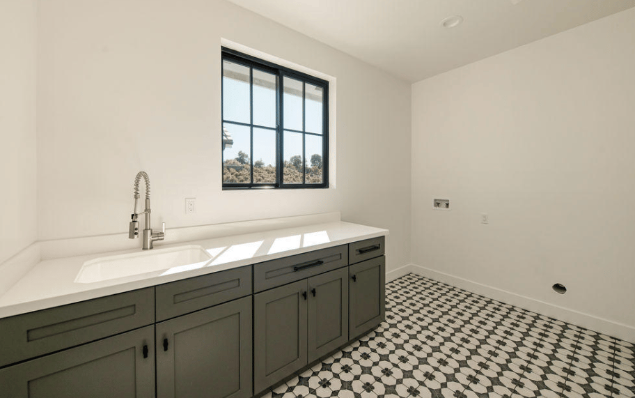 12 Vientos Rd, Camarillo, CA 93010