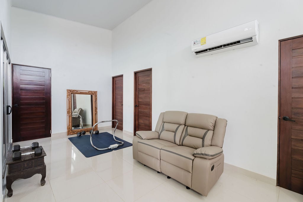 4 Boutique Rental Villas Plus Main House with Private Pool