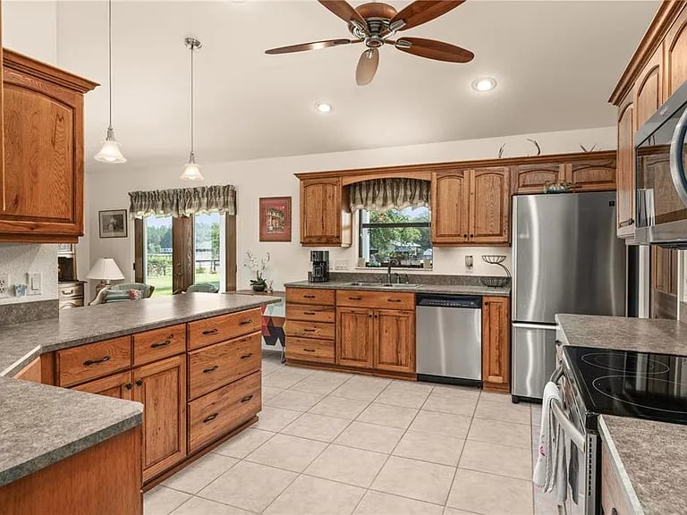 3650 SE 165th Ave, Morriston, FL 32668