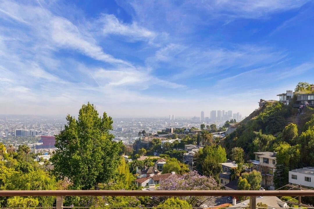 Aria Manor, Sunset Plaza Dr, 90069