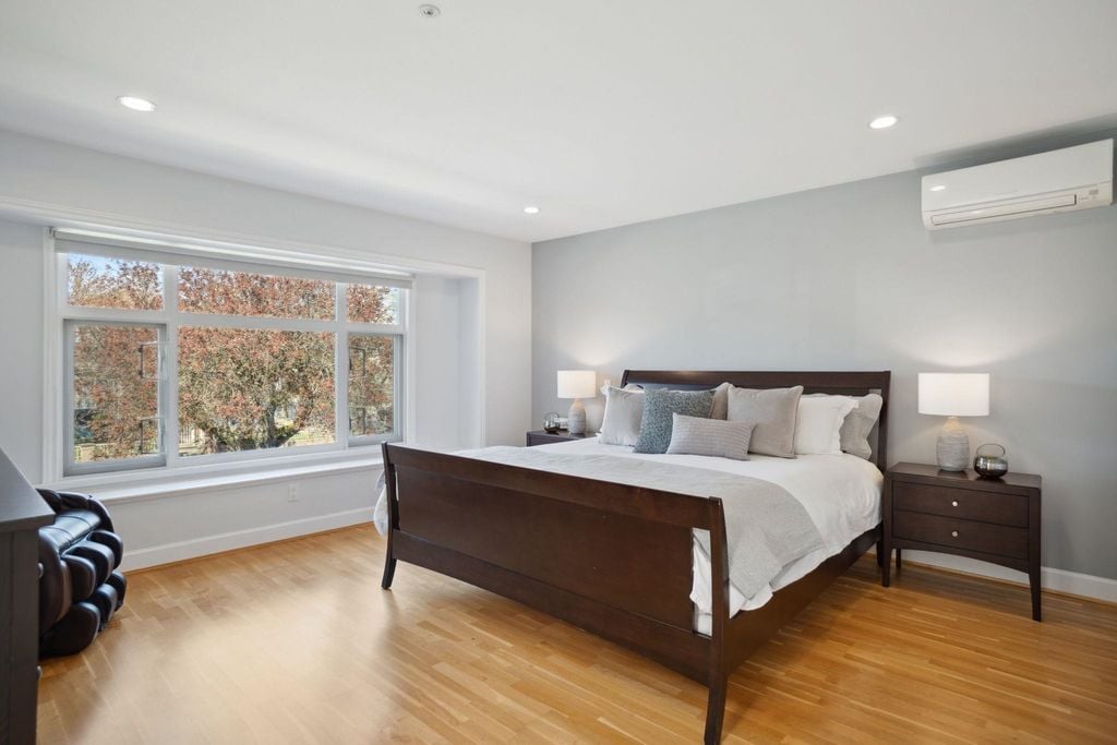 116 W 46th Ave