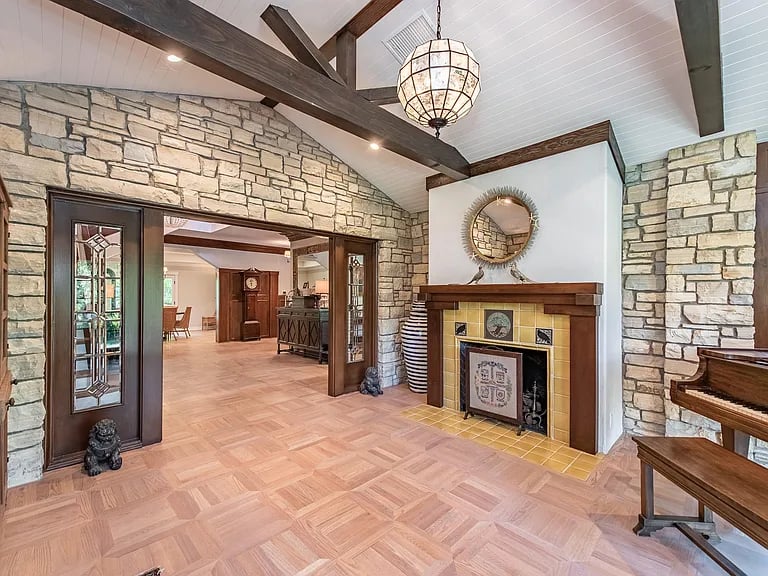 1465 Kingston Cir