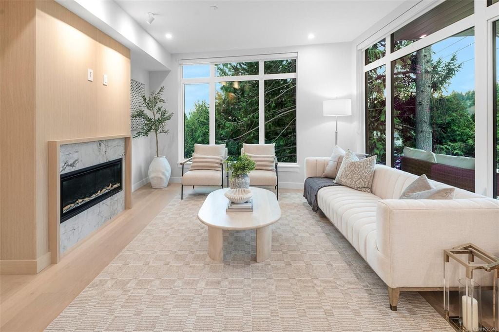 5229 Cordova Bay, #303
