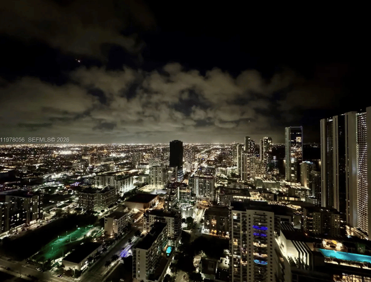 LUXURY IN THE MIAMI SKY