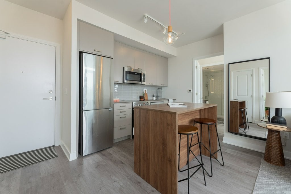 807-2301 Danforth Ave