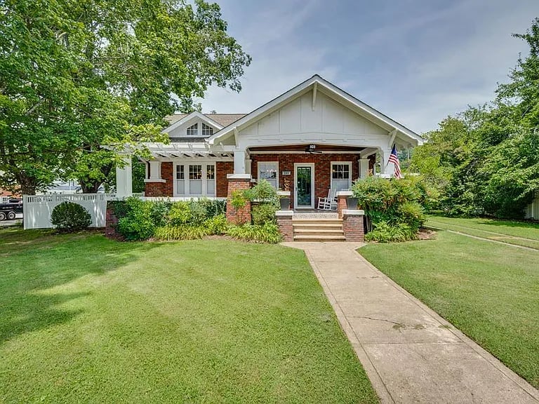 103 E Laurel Ave