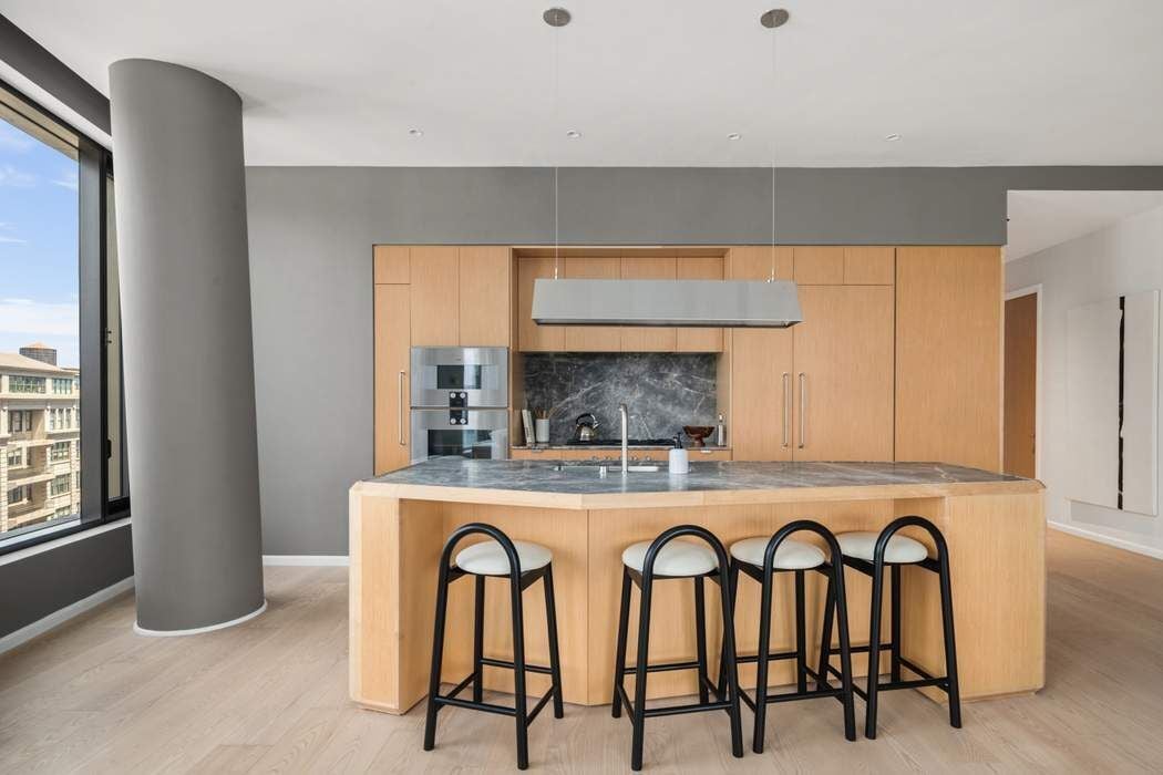 30 Front Strreet 15A