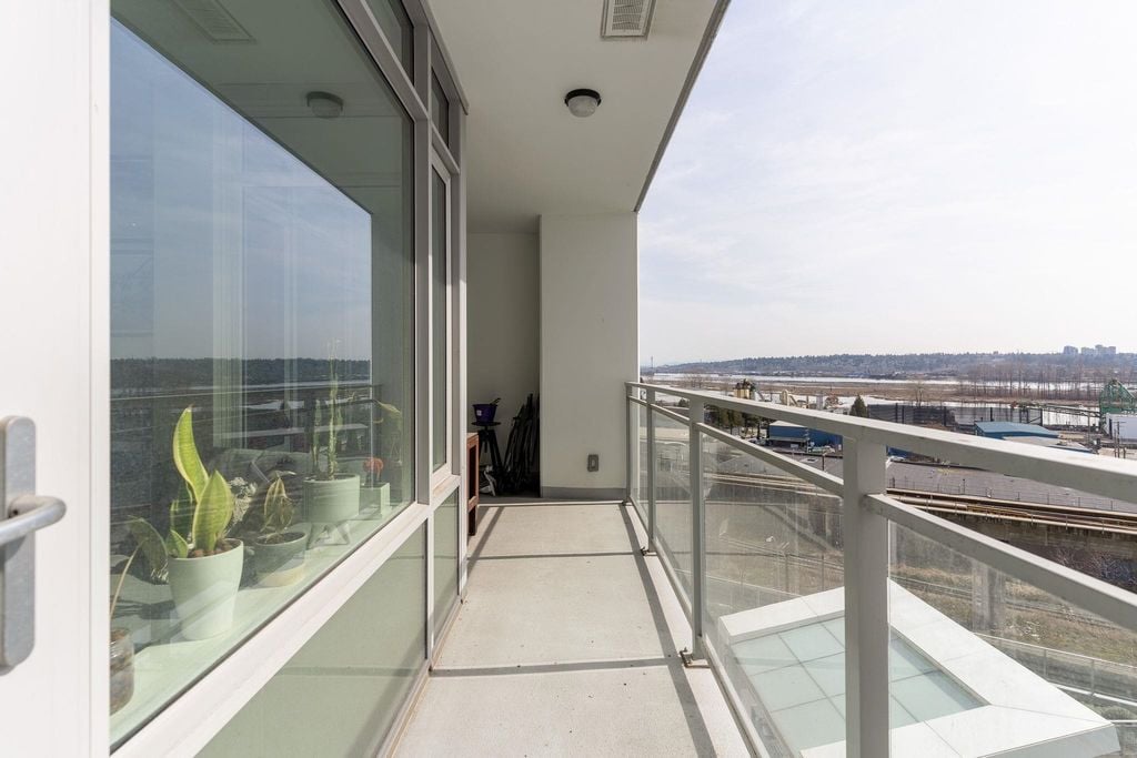 258 Nelson's Crt, #412