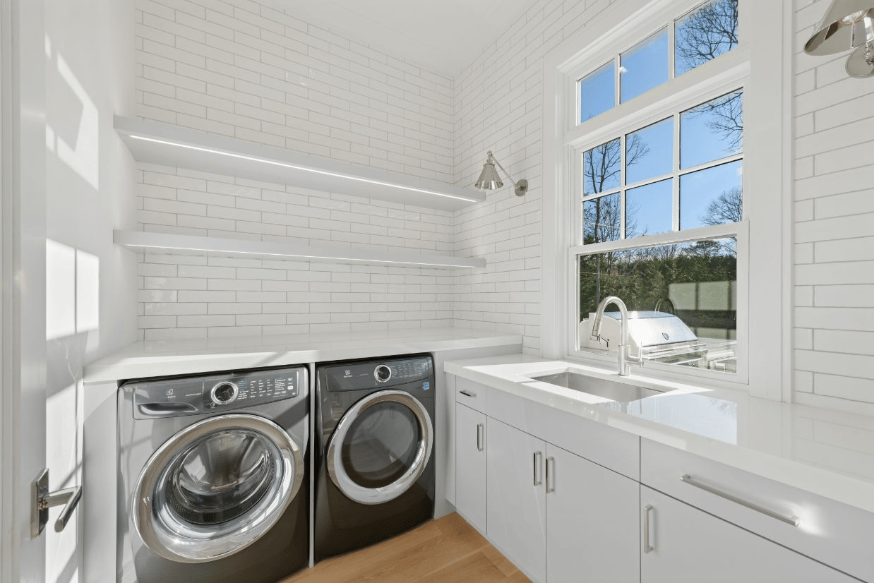 428 Edge of Woods Rd