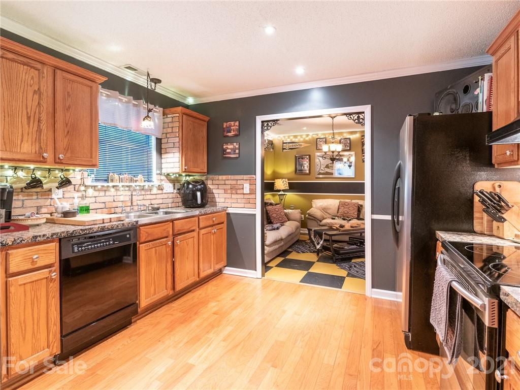 11127 Berkley Square Ln