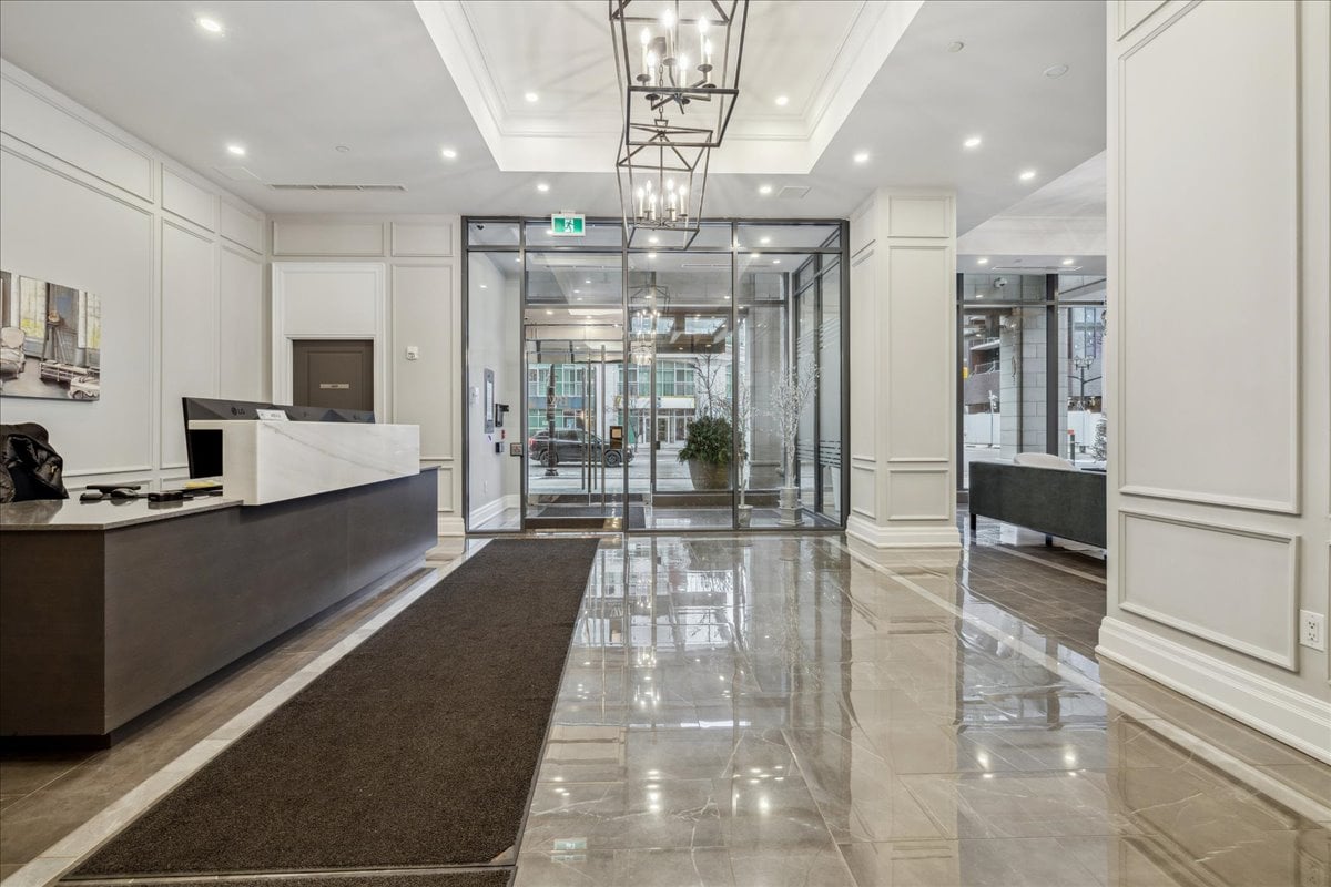 2060 Lakeshore Road 1802