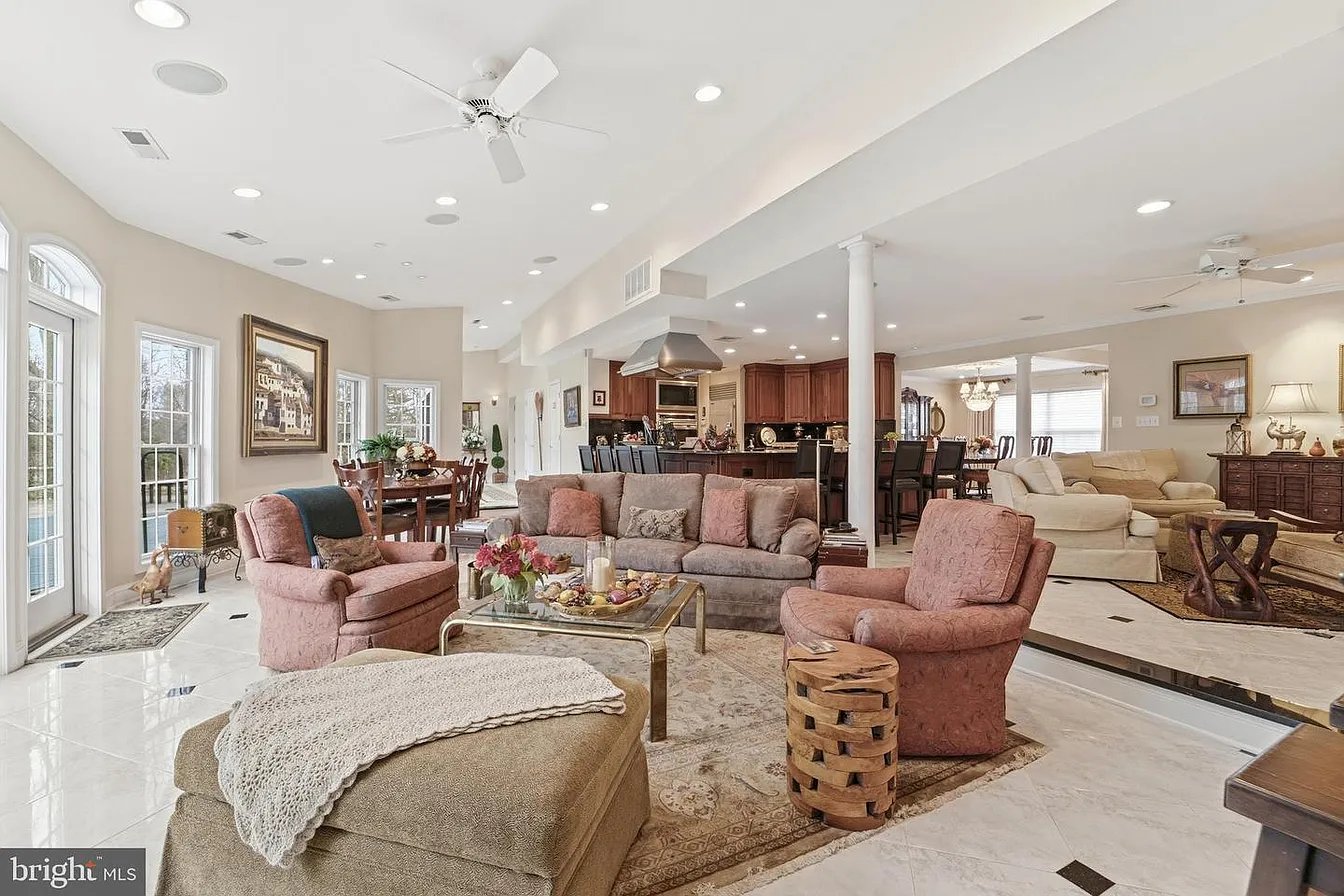 304 Chesapeake Dr