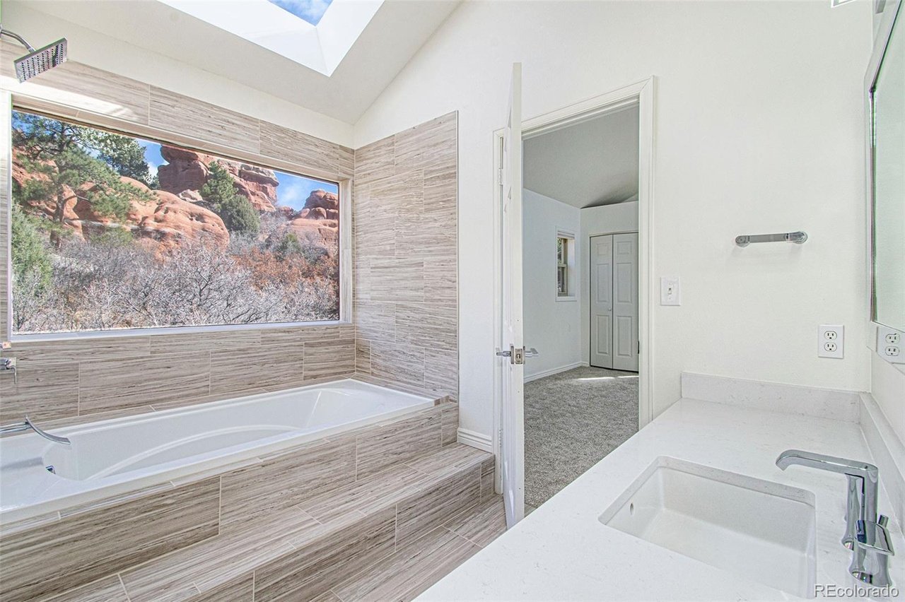 6225 Apache Dr