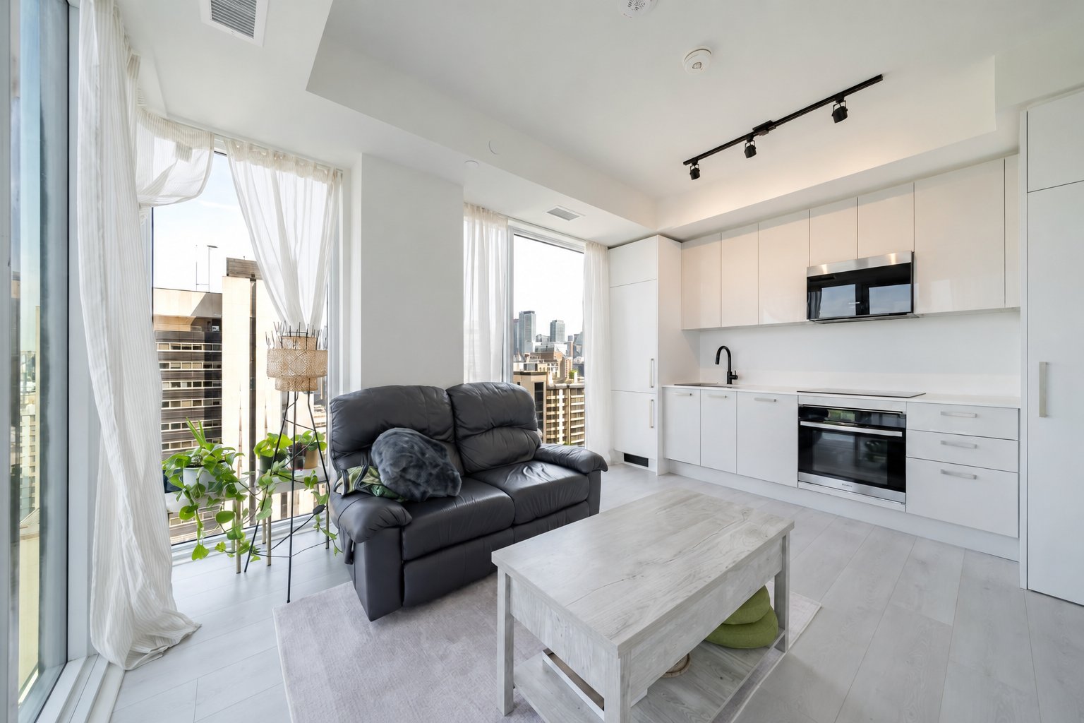 1702-280 Dundas St W 
