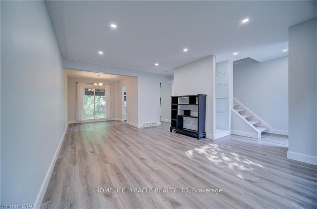 29 Ranchwood Cres