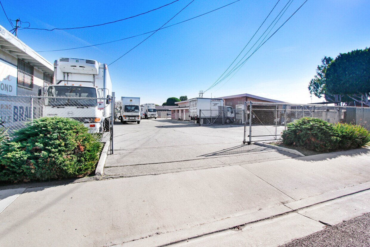 601 E Garvey Ave