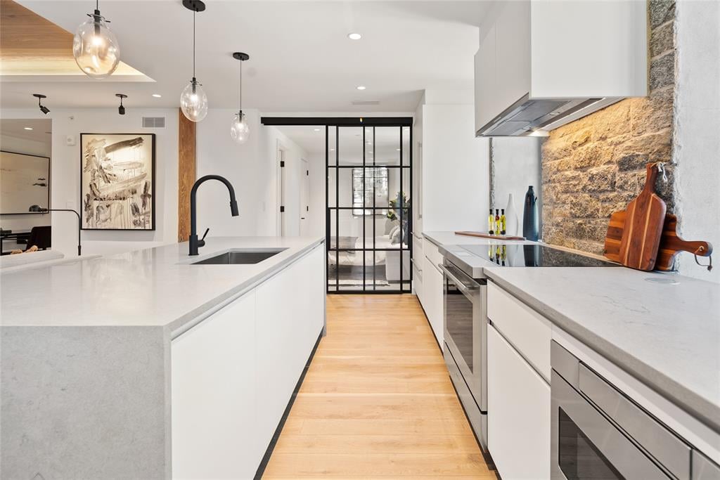 41 Richmondville Avenue Unit: 206