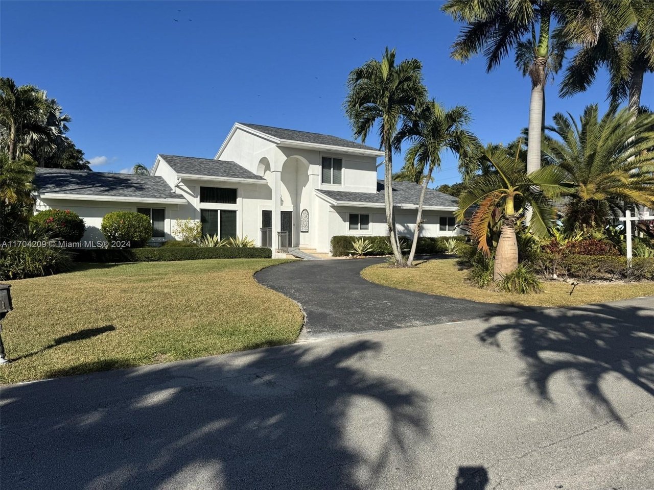 8221 SW 185th Ter