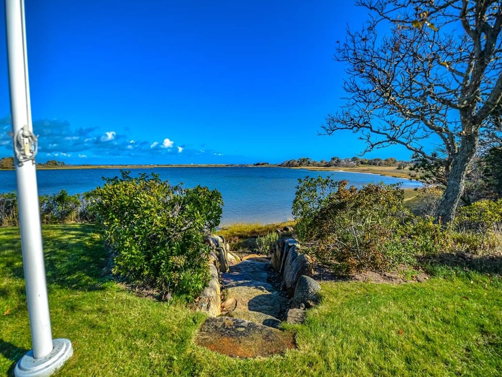 96 Beach Rd