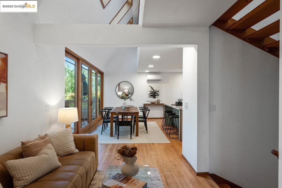 2112 Manzanita Dr