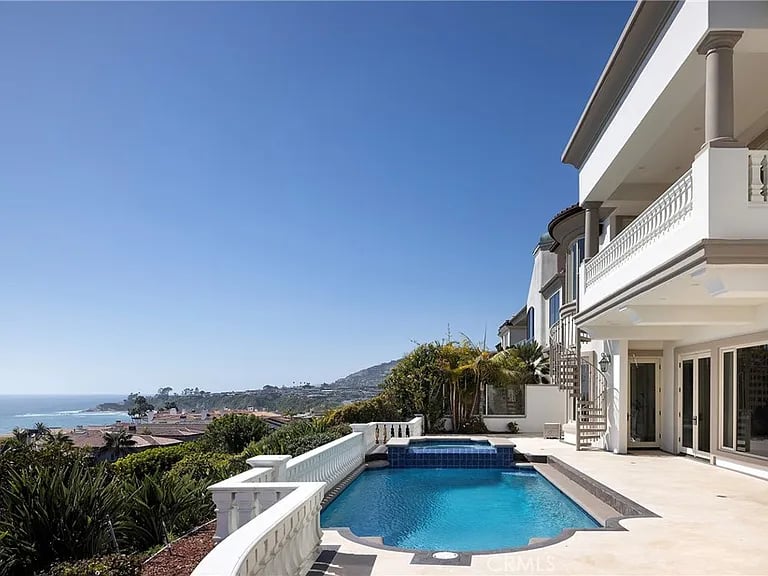 71 Ritz Cove
