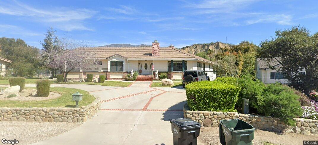 1025 Cliff Dr