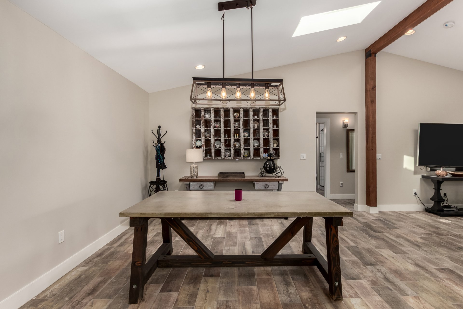 3439 N 45TH Place
