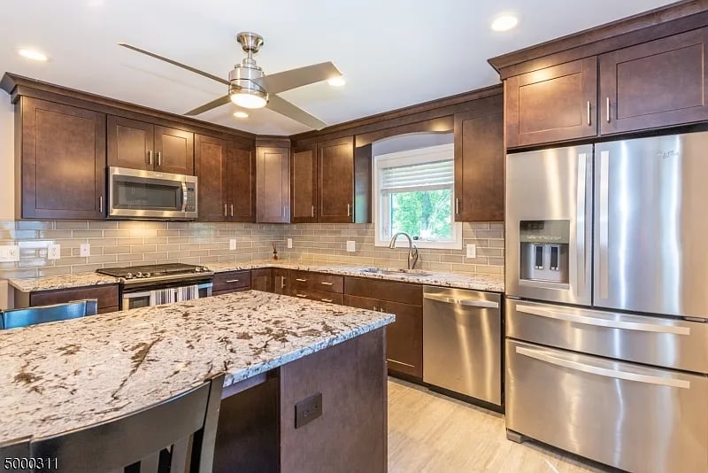 49 Rosemont Ter