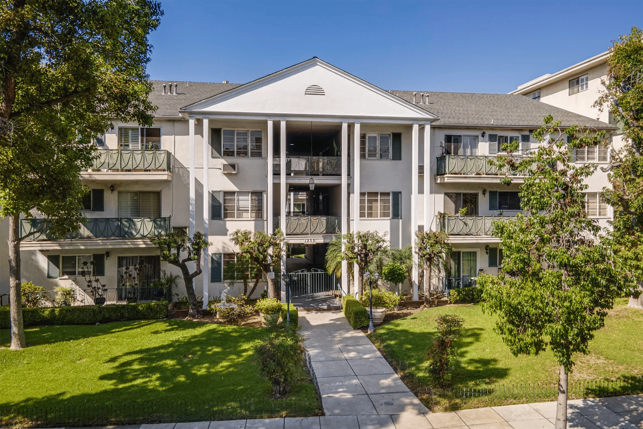 1233 N Columbus Ave Unit 2C