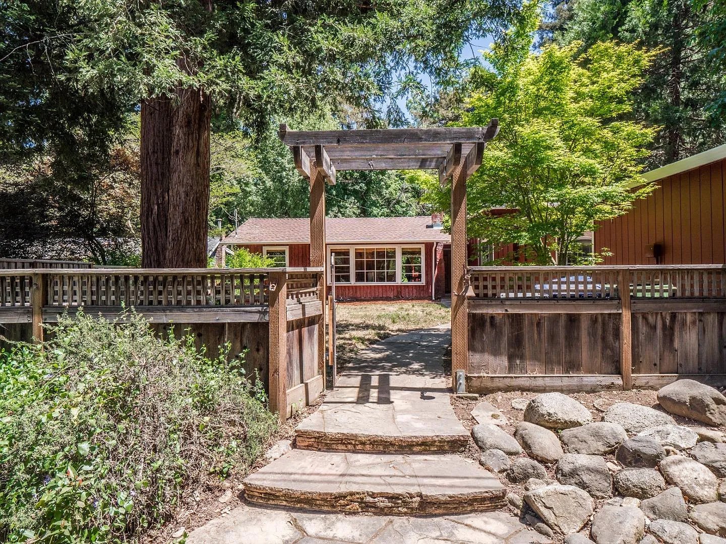 233 Fall Creek Dr