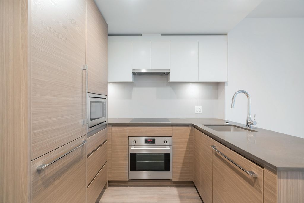 13615 Fraser Hwy, #402