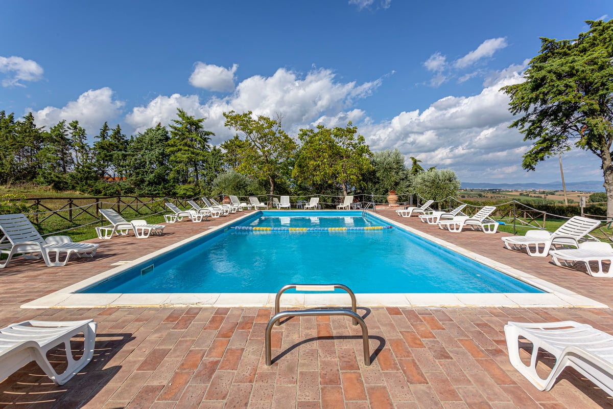 Beautiful Ranch with 2 Pools 
