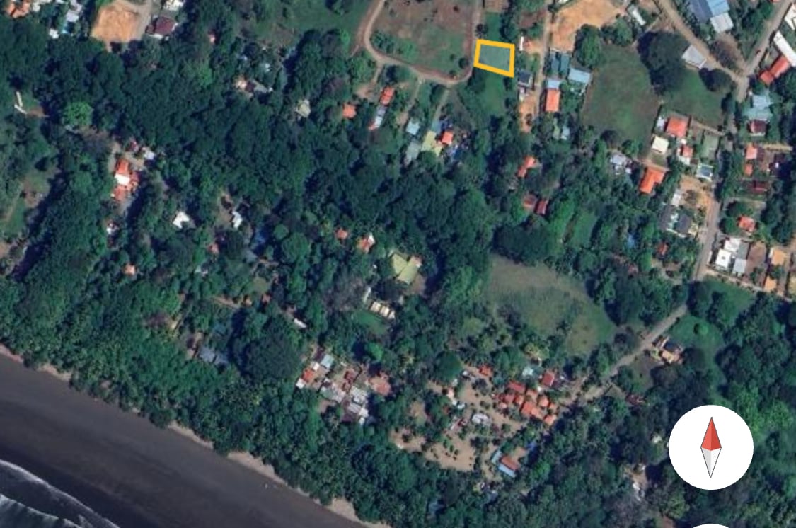 Beach Area Lot in Quiet Corner on Uvita Bahia