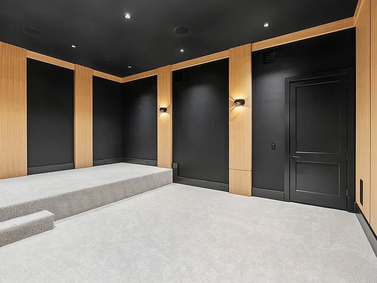 120 Halsey Ln