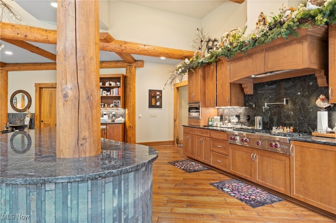 805 Cascades Dr