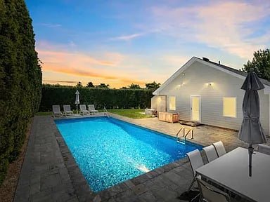 26 Meadowgrass Ln