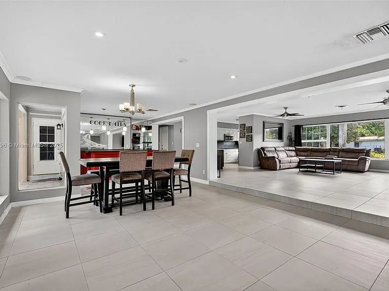 801 Holly Ln, Plantation