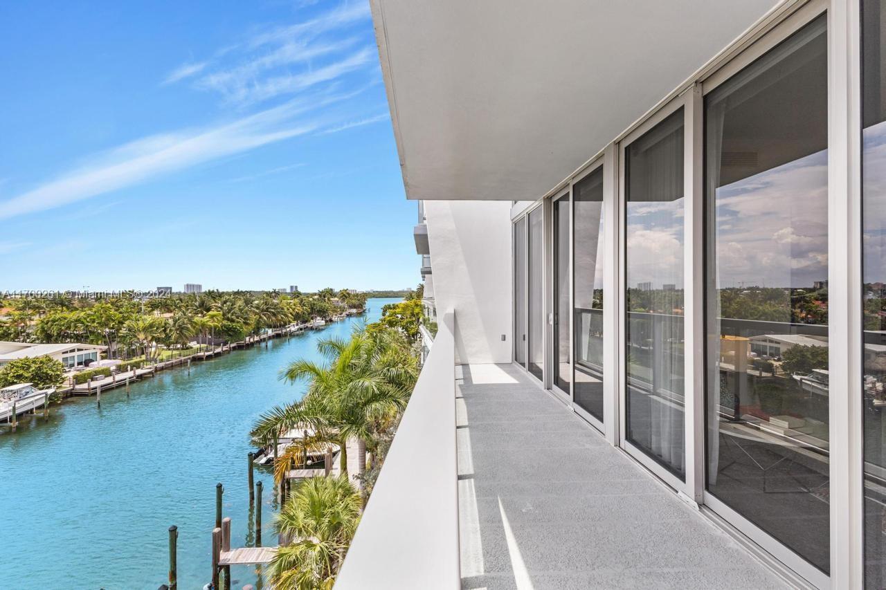 9940 W Bay Harbor Dr #5ES