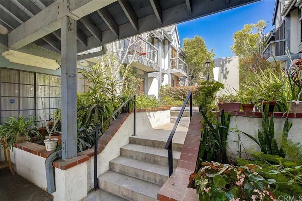 5743 Monte Vista St, Unit 6