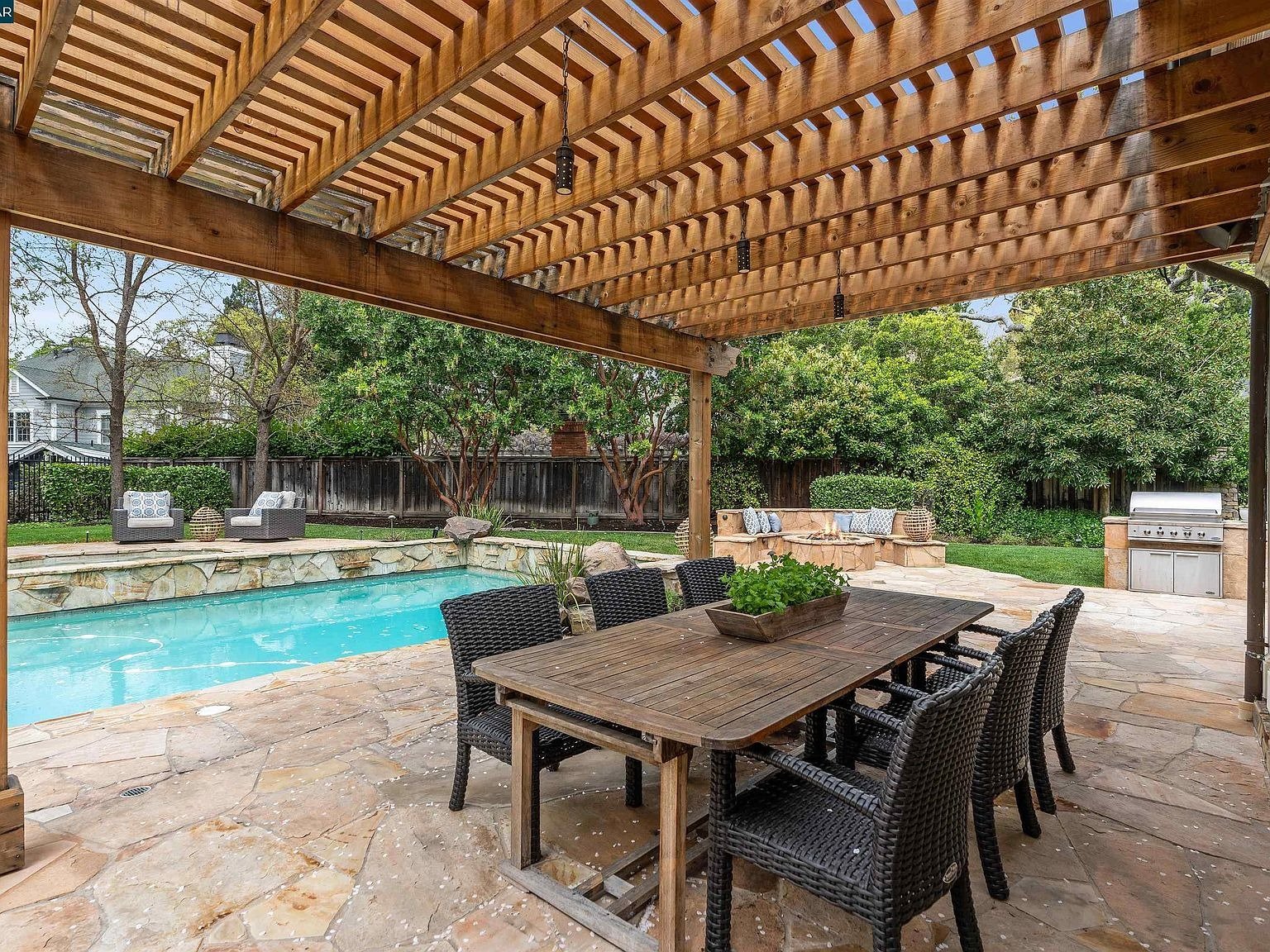 56 Hidden Oaks Dr