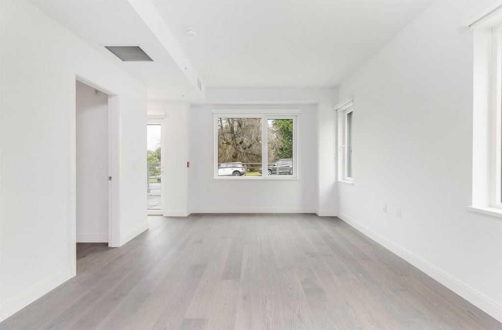 478 W 33rd Ave