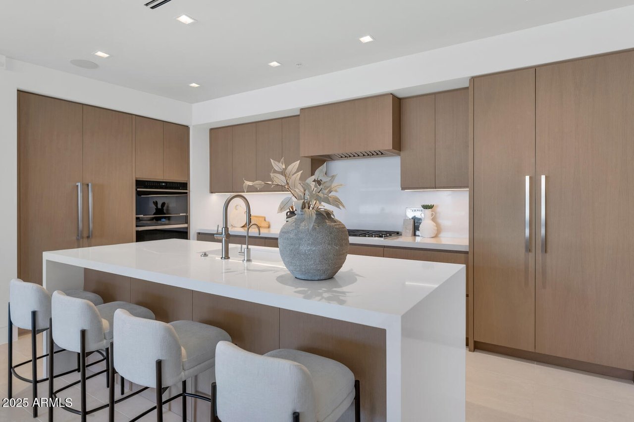 6587 N Palmeraie Blvd, #2007