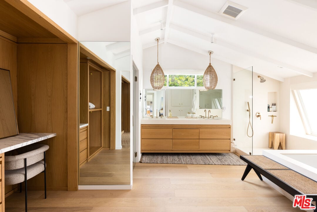 Echelon Pavilion, Grayfox St, 90265