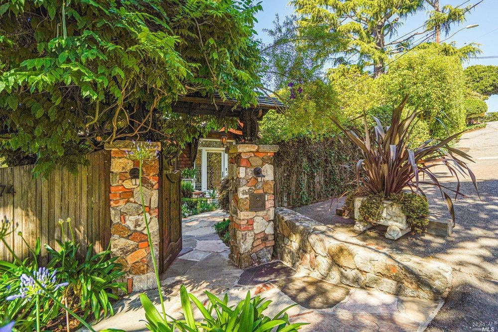 174 San Carlos Ave