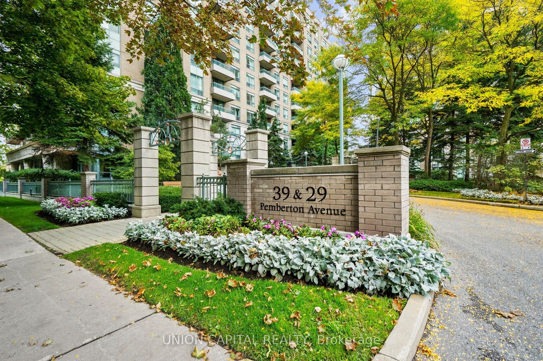 PENTHOUSE LIVING AT YONGE & FINCH