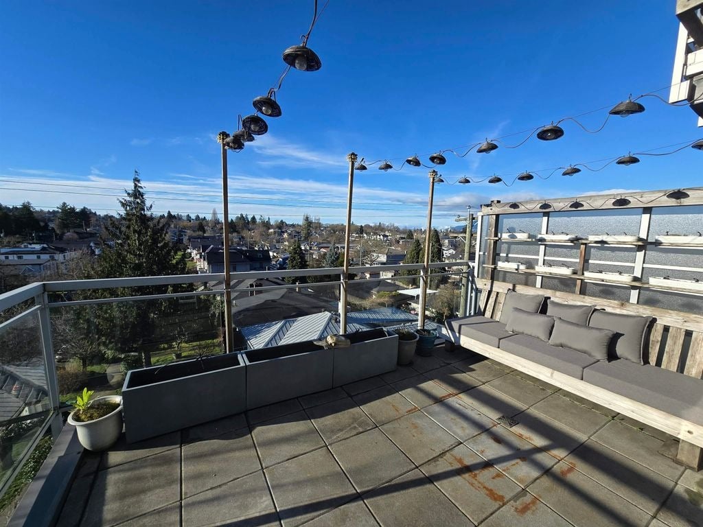 683 E 27th Ave, #206