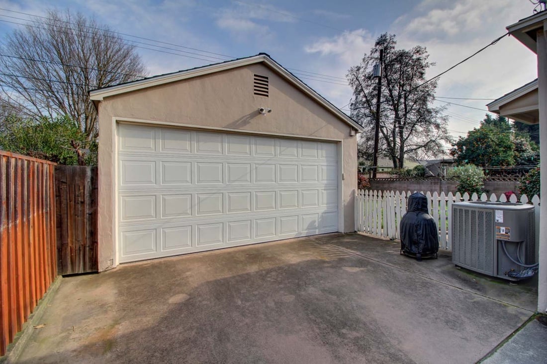 Just Listed! Beautiful East Sacramento Charmer in Great Location!